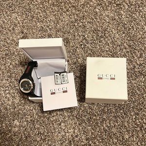 AUTHENTIC Unisex GUCCI watch (BIG FACE & LIKE NEW)